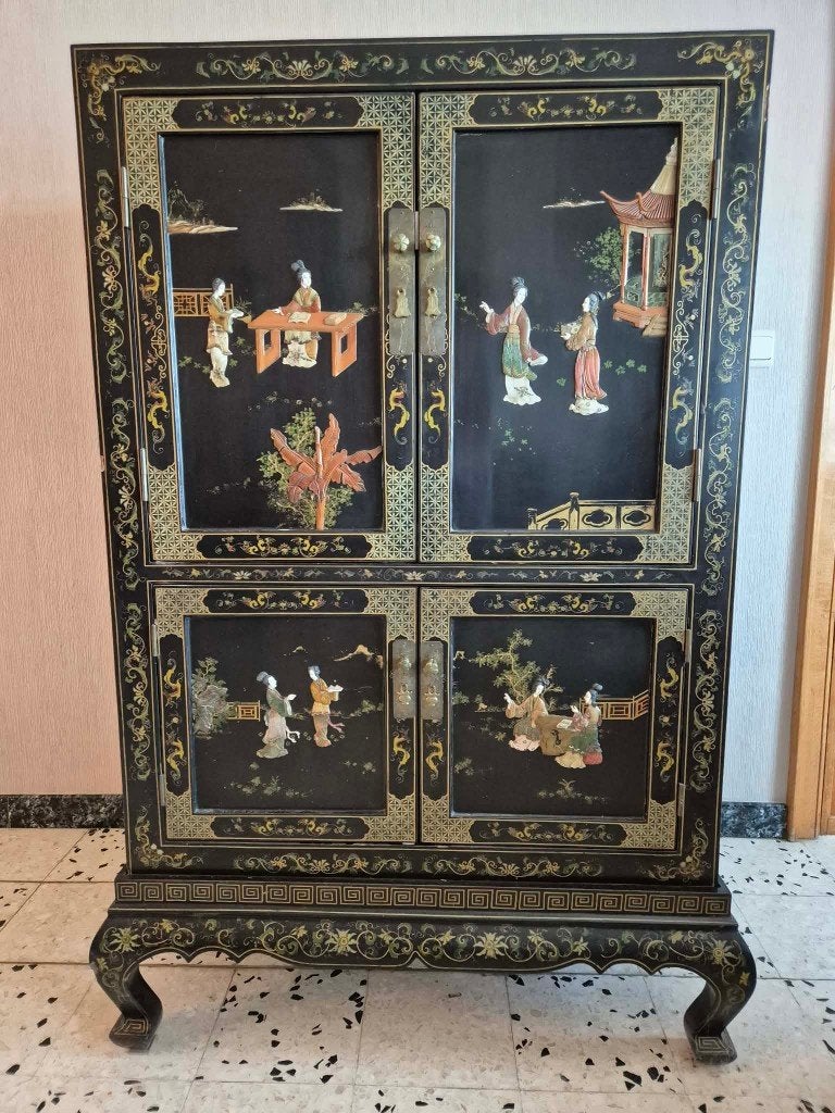 Grote zwarte Chinese kast, Enlèvement