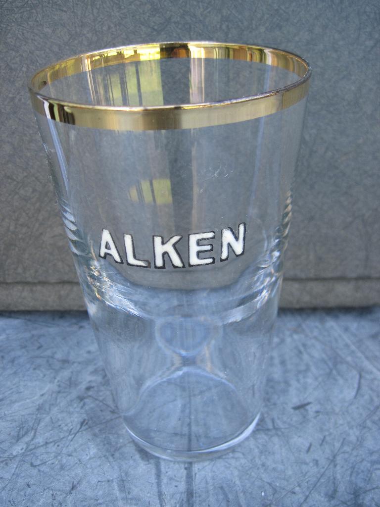 Alken bierglas-boerke in email, Verzamelen, Ophalen of Verzenden, Bierglas