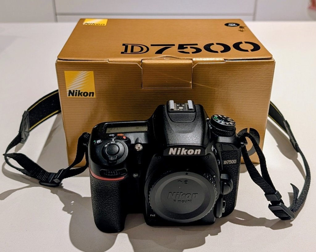 Nikon D7500 (boîtier nu) – état parfait, TV, Hi-fi & Vidéo, Sans zoom optique, Pare-soleil, Wi-Fi, Enlèvement