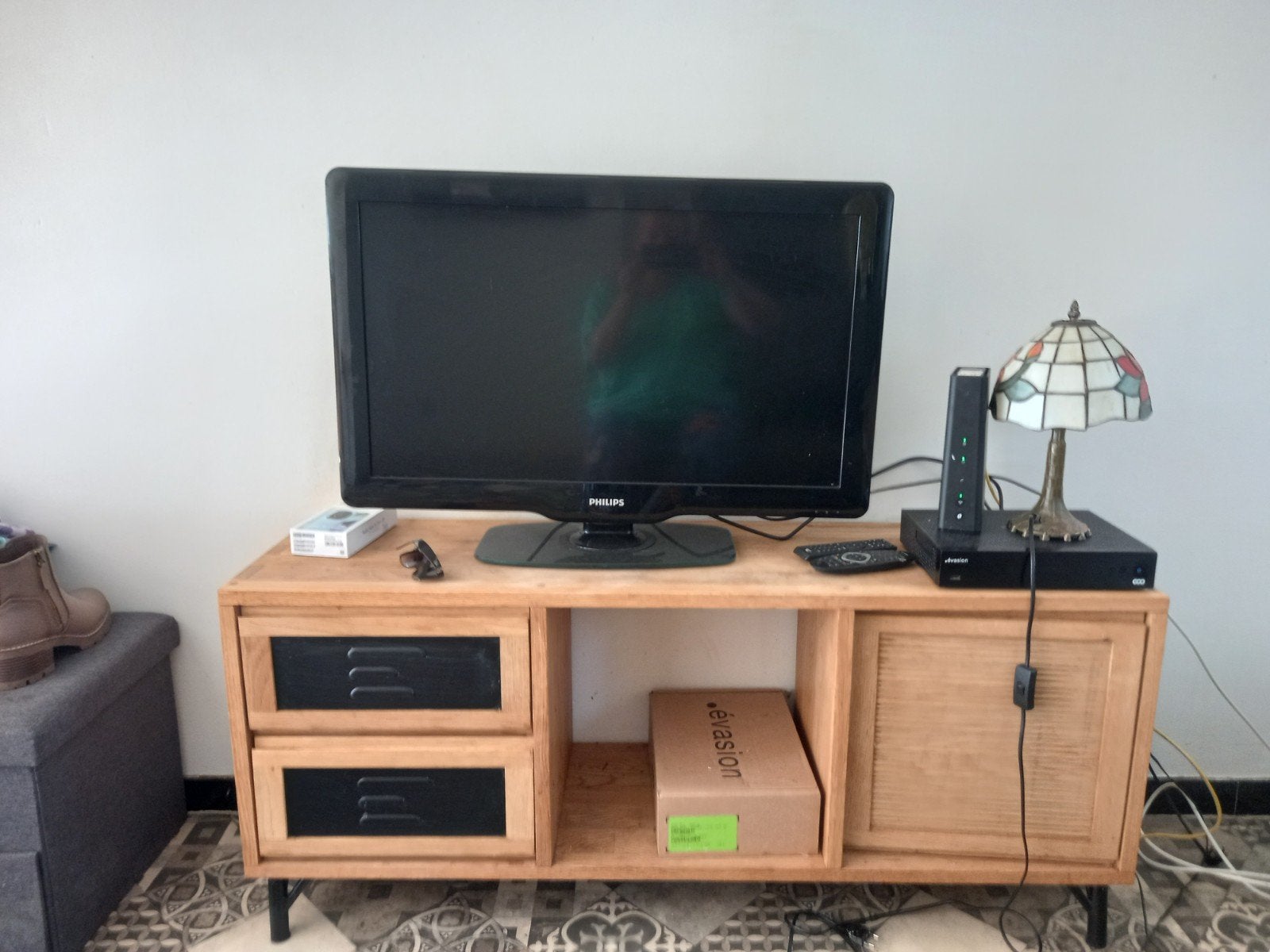 Meuble tv en bois massif bon état, Enlèvement