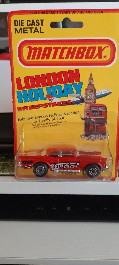 Matchbox 4g Chevrolet 1957 Chevy Cherry Bomb blister, Enlèvement ou Envoi, Comme neuf, Voiture