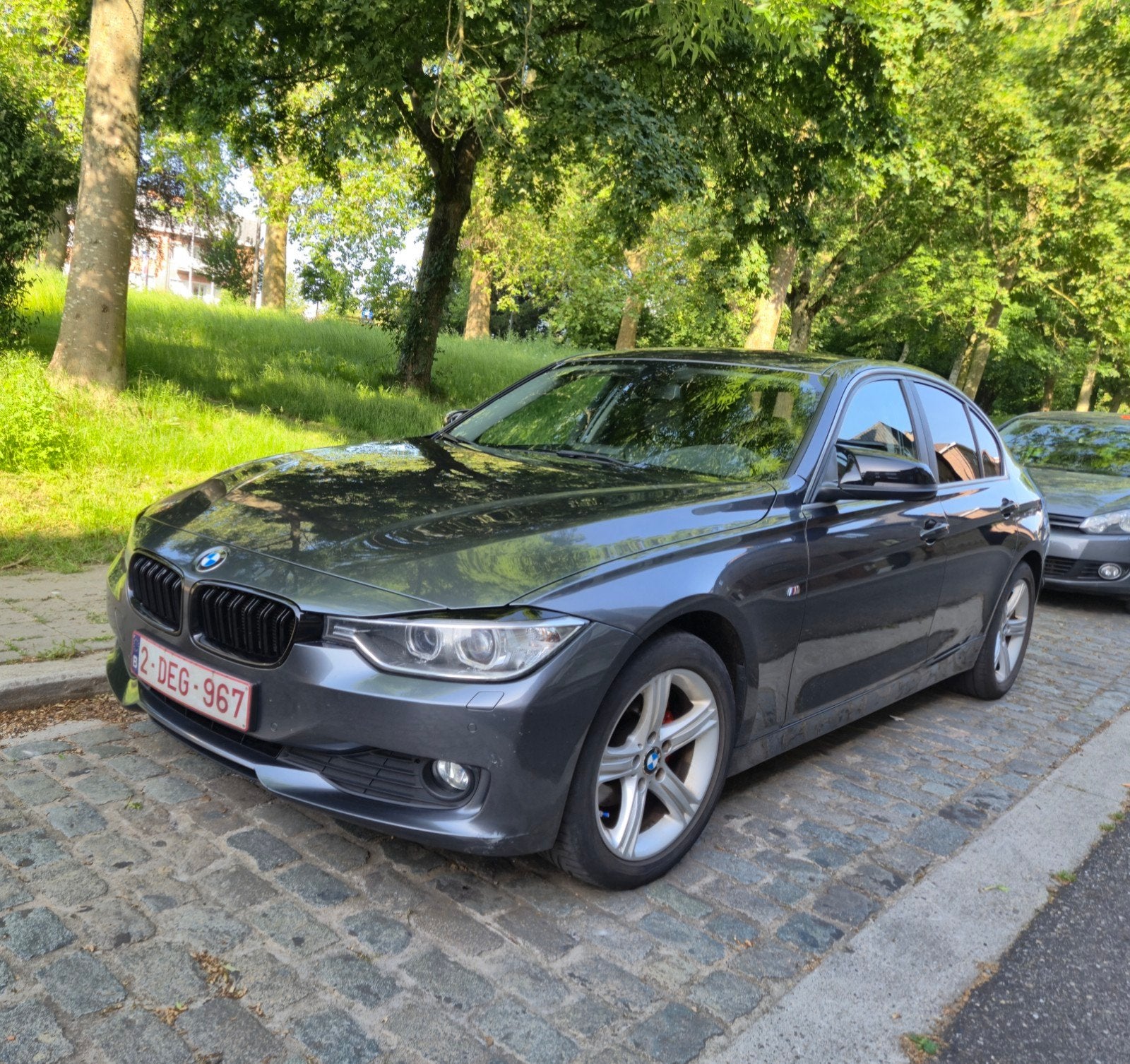 Bmw 318d (F30) automatique 2014, Cuir, Noir, 5 portes, 105 kW