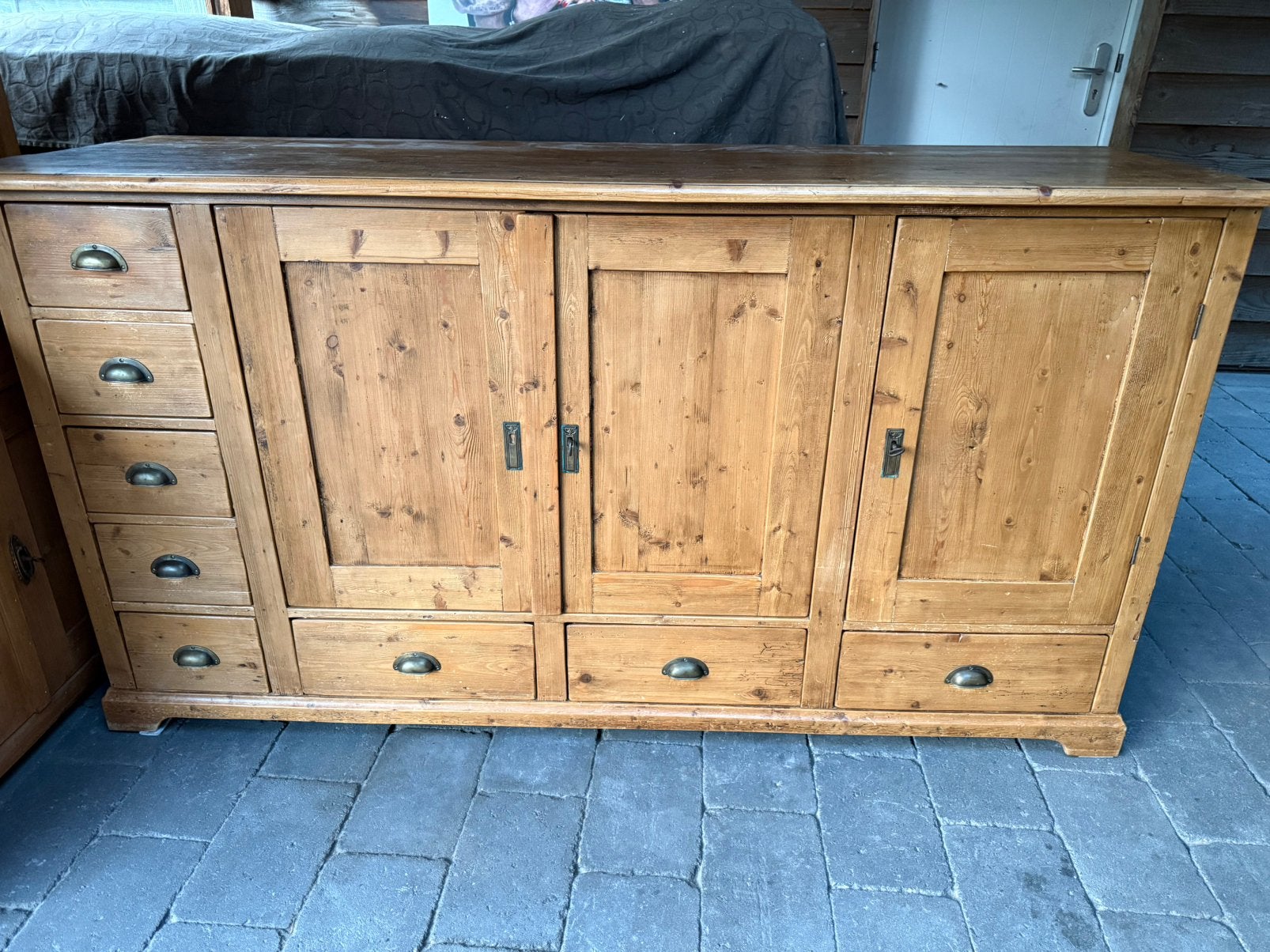Oud geloogd grenen antieke kast toonbank dressoir, Huis en Inrichting, Ophalen, Gebruikt
