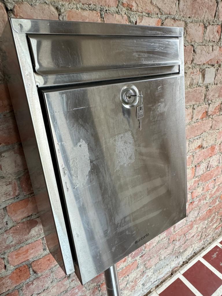 Brabantia brievenbus inox op staander, Tuin en Terras, Brievenbussen, Ophalen, Gebruikt, Inox, Staande brievenbus