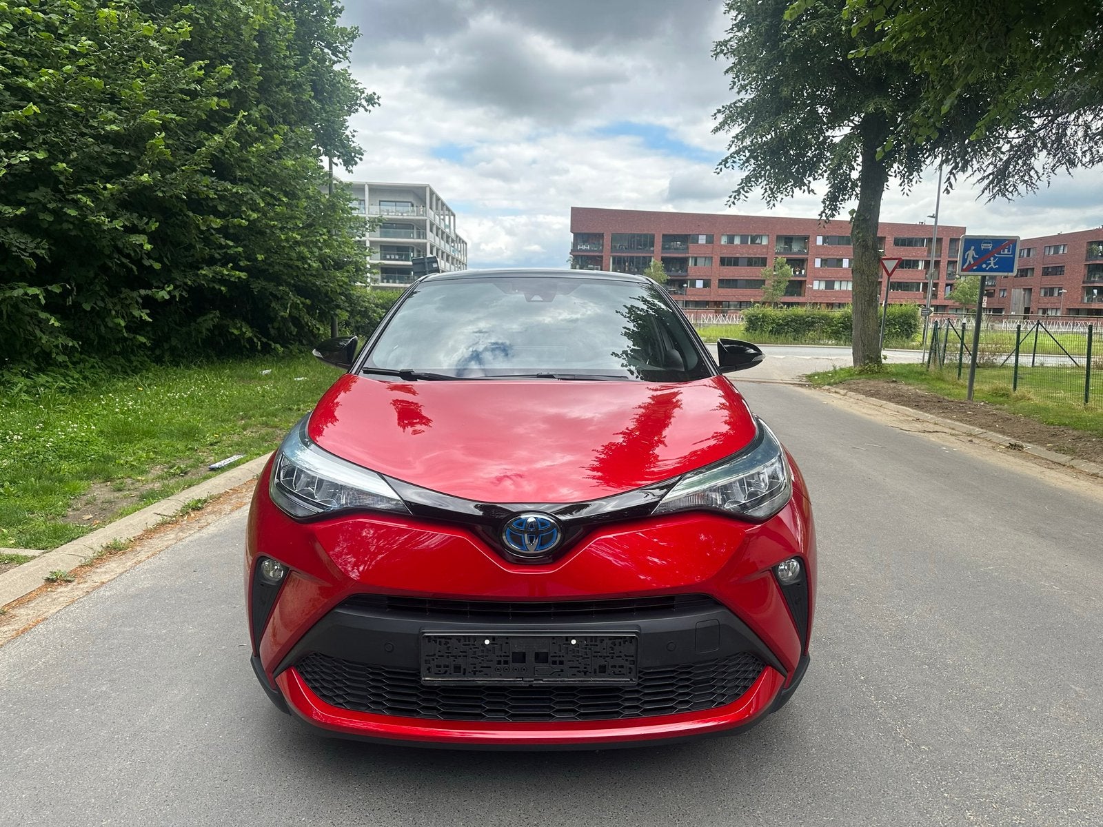 TOYOTA CH-R • 35.000KM • HYBRIDE • SERVICE TOYOTA •, Rouge, Achat, Euro 6, Entreprise