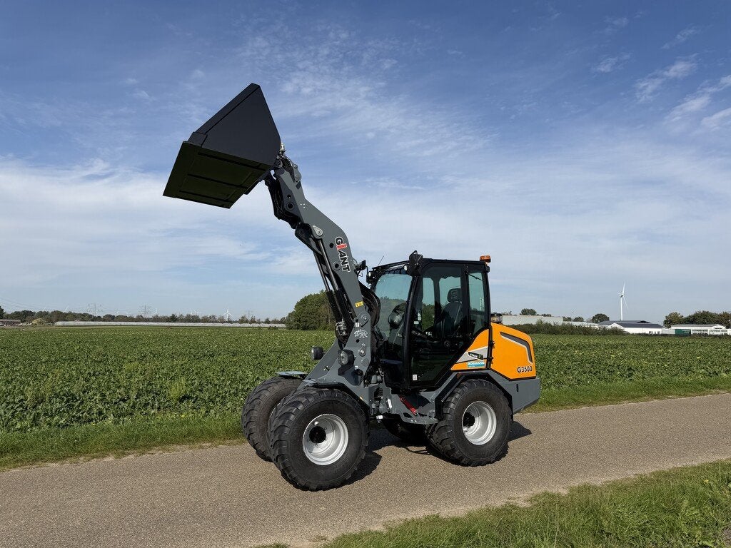 Giant G3500 shovel 2026 77 uur DEMO €899 LEASE, Tobroco, Info@tobroco.nl, Sprendlingenstraat 57
5061 KM  Oisterwijk, Wiellader of Shovel