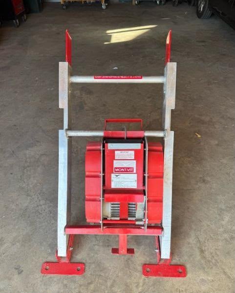 Monte charge tuiles Altrad 150kg complet, Enlèvement, Comme neuf