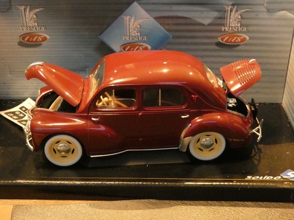 Renault 4CV Berline Bordeaux 1/18, Enlèvement ou Envoi, Comme neuf, Voiture, Solido