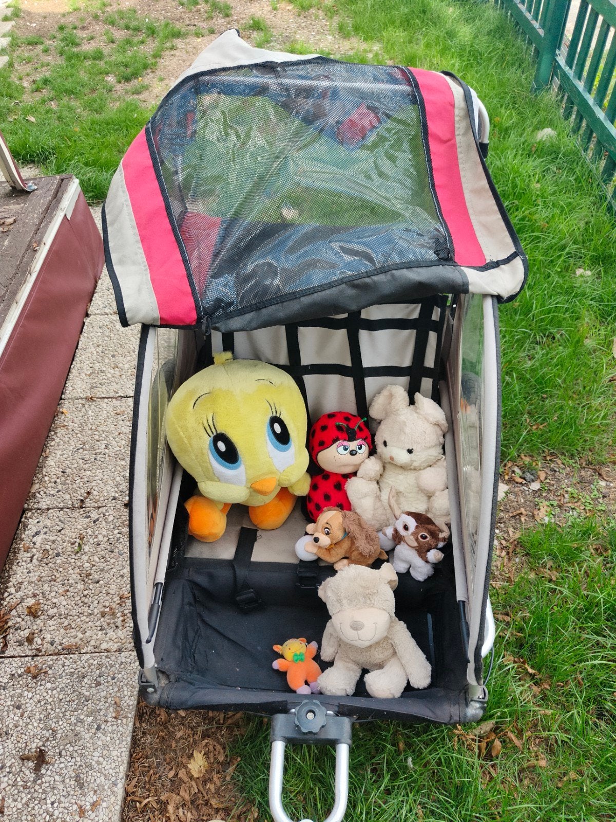 superbe poussette double pour enfants,rangement et freins, Enfants & Bébés, Autres marques, Enlèvement ou Envoi, Pneus, Utilisé