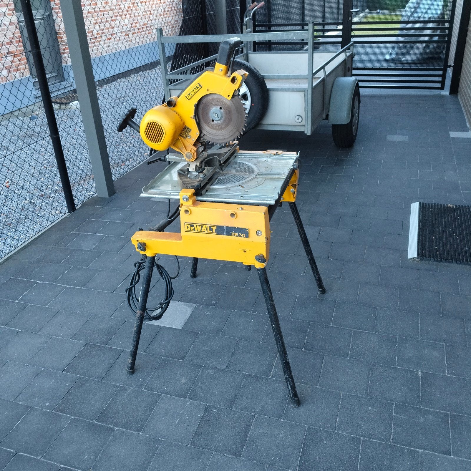 Dewalt DW 743 Afkort en tafelzaag, Ophalen