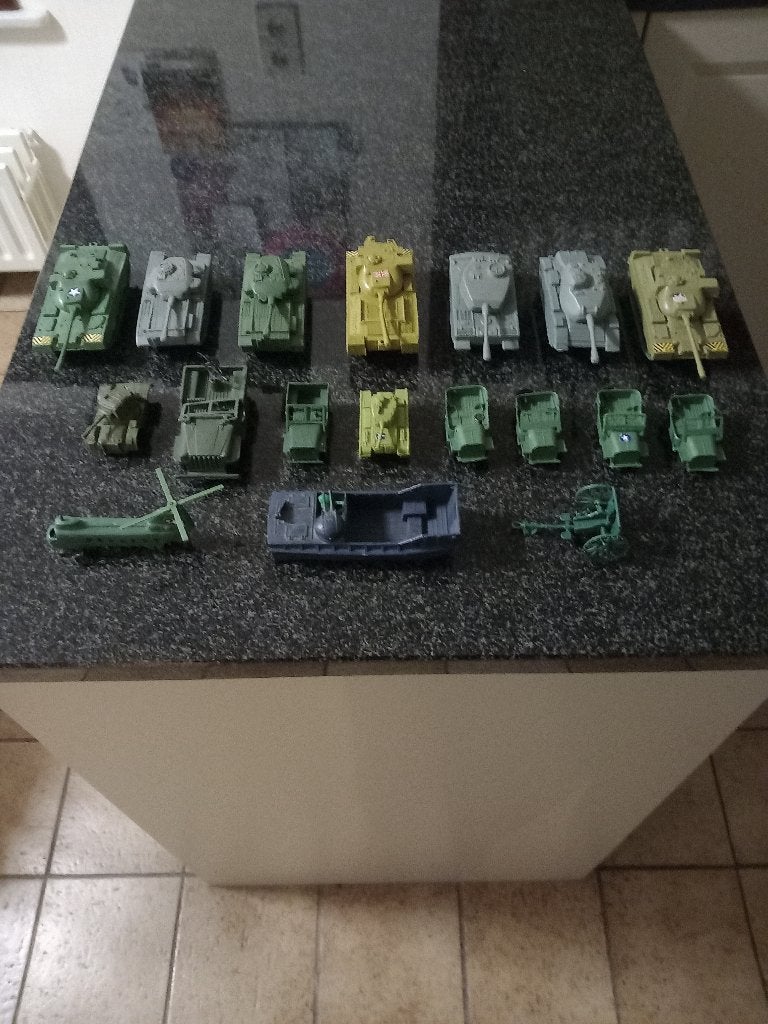 Leger Speelgoed, Tanks, soldaten, vlaggen enz...., Ophalen, Zo goed als nieuw