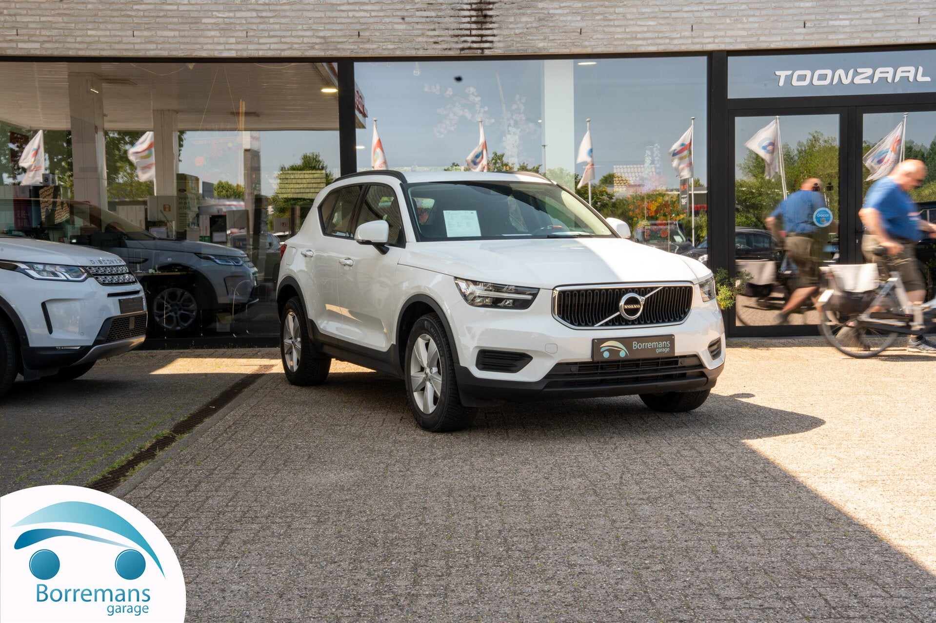 Volvo XC 40 MOMENTUM CORE Lane Assist/Navi/Parkeersensoren/, Autos, 0 kg, Euro 6, Entreprise, Noir