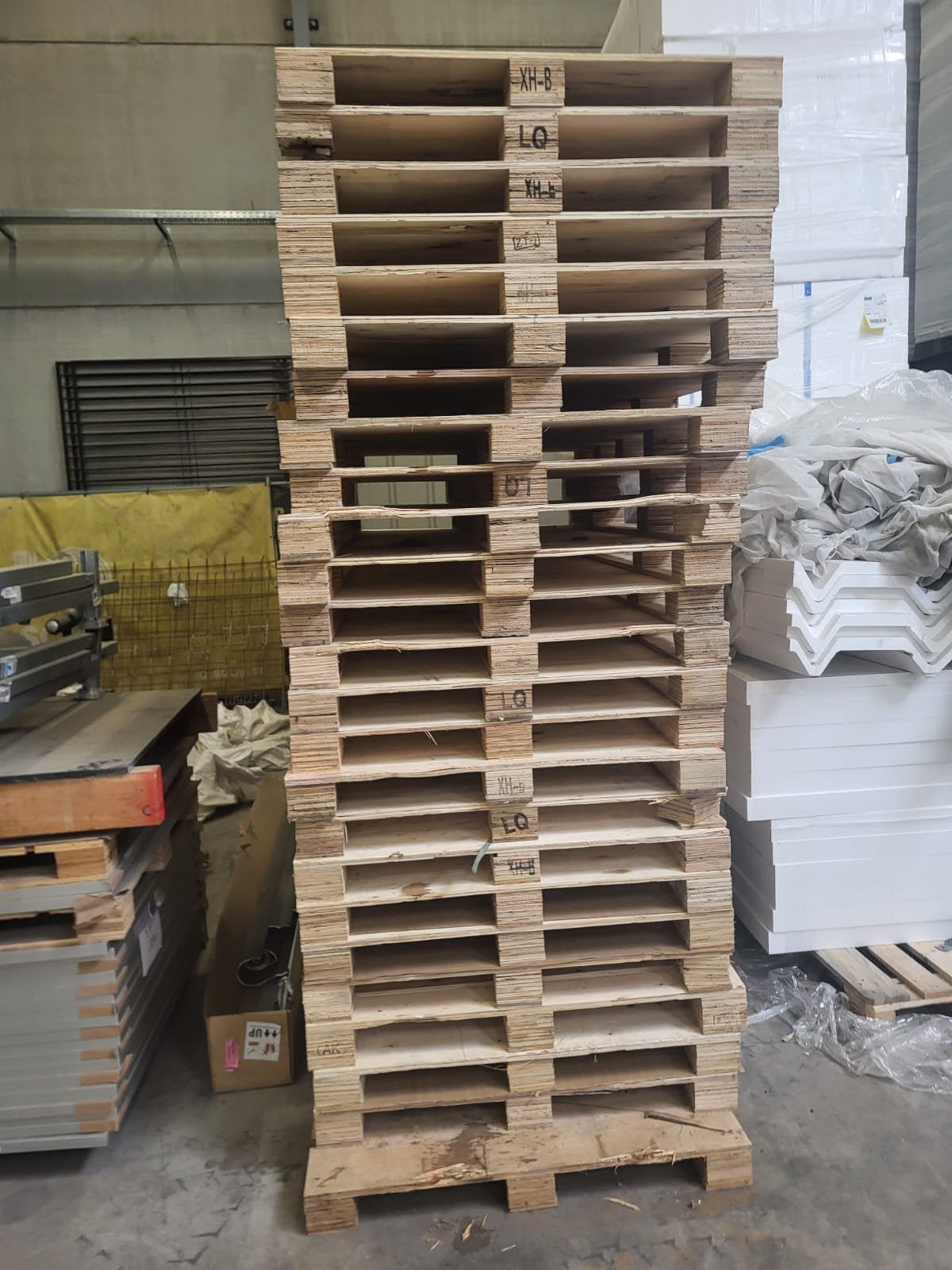 Palettes gratuites, plaque pleine, Moins de 200 cm, Autres essences de bois, Enlèvement, Utilisé