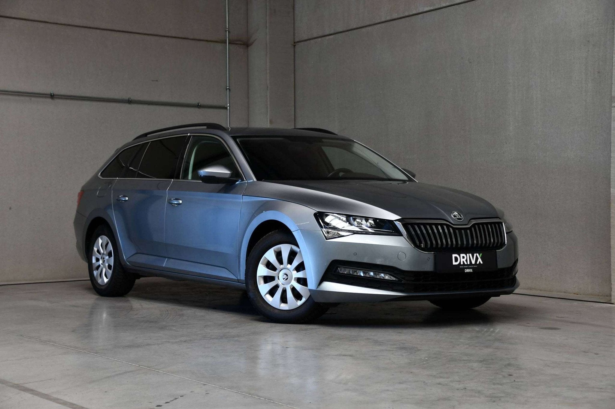 Skoda Superb Superb Combi - 2.0 TSI - DSG - Camera - Carplay, Autos, Skoda, Cuir, Argent ou Gris, Achat, Euro 6