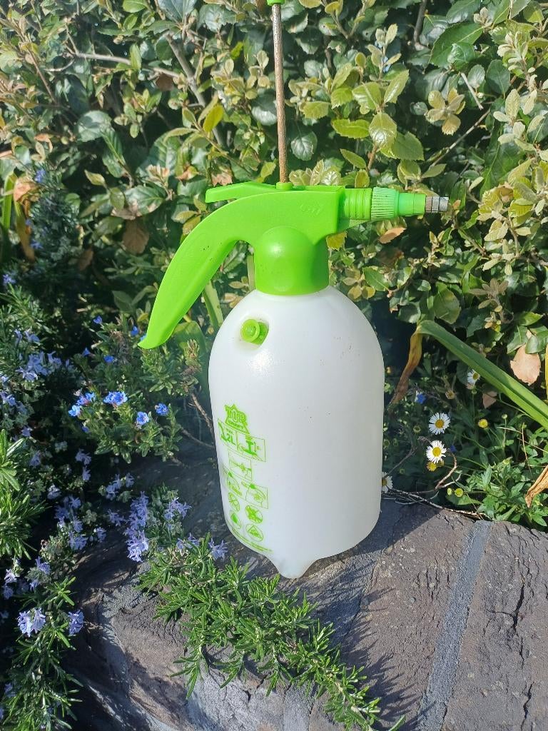 sproeier voor buxus of insecticide met handdruk, Ophalen