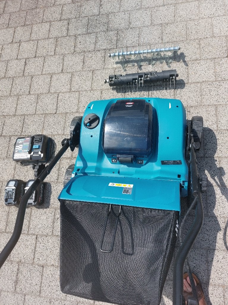 Makita verticuteermachine, Ophalen, Zo goed als nieuw, Accu, Makkita