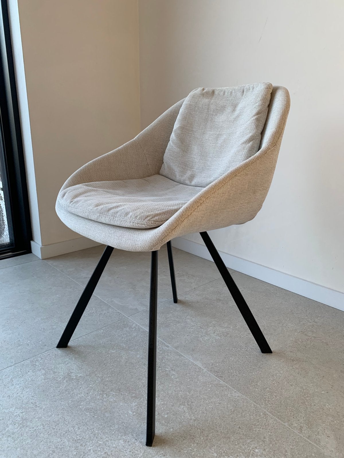 6 eetkamerstoelen (van Juntoo), Ophalen, Zo goed als nieuw, Zwart