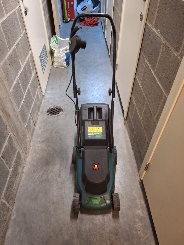 Powerplus grasmaaier, Tuin en Terras, Ophalen, Cirkelmaaier, Gebruikt, Elektrische grasmaaier