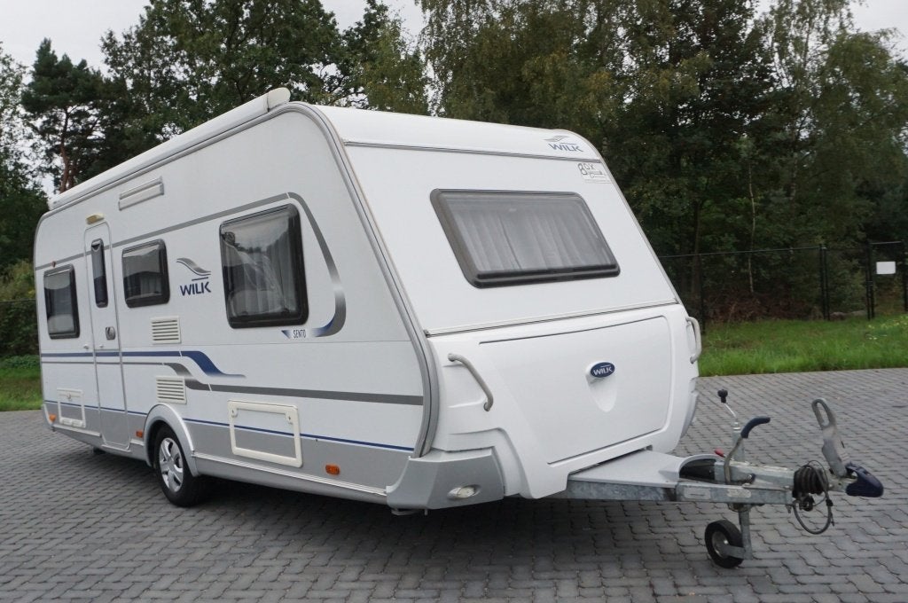 Superbe Wilk pour 4 pers.avec déménageur, auvent de toit, au, Caravanes & Camping, Entreprise, Wilk, Banquette en rond, 2 lits séparés