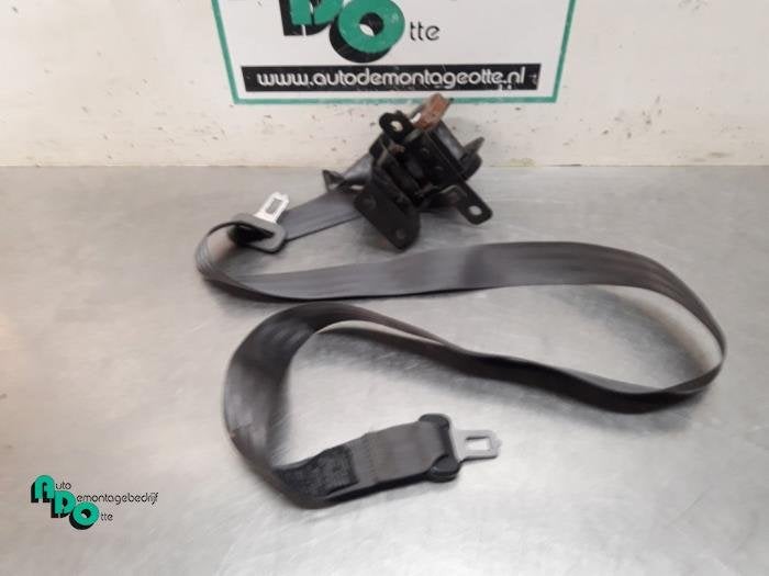 Ceinture de sécurité arrière centre d'un Kia Sorento (Sor, Kia, -, 3 mois de garantie, Utilisé