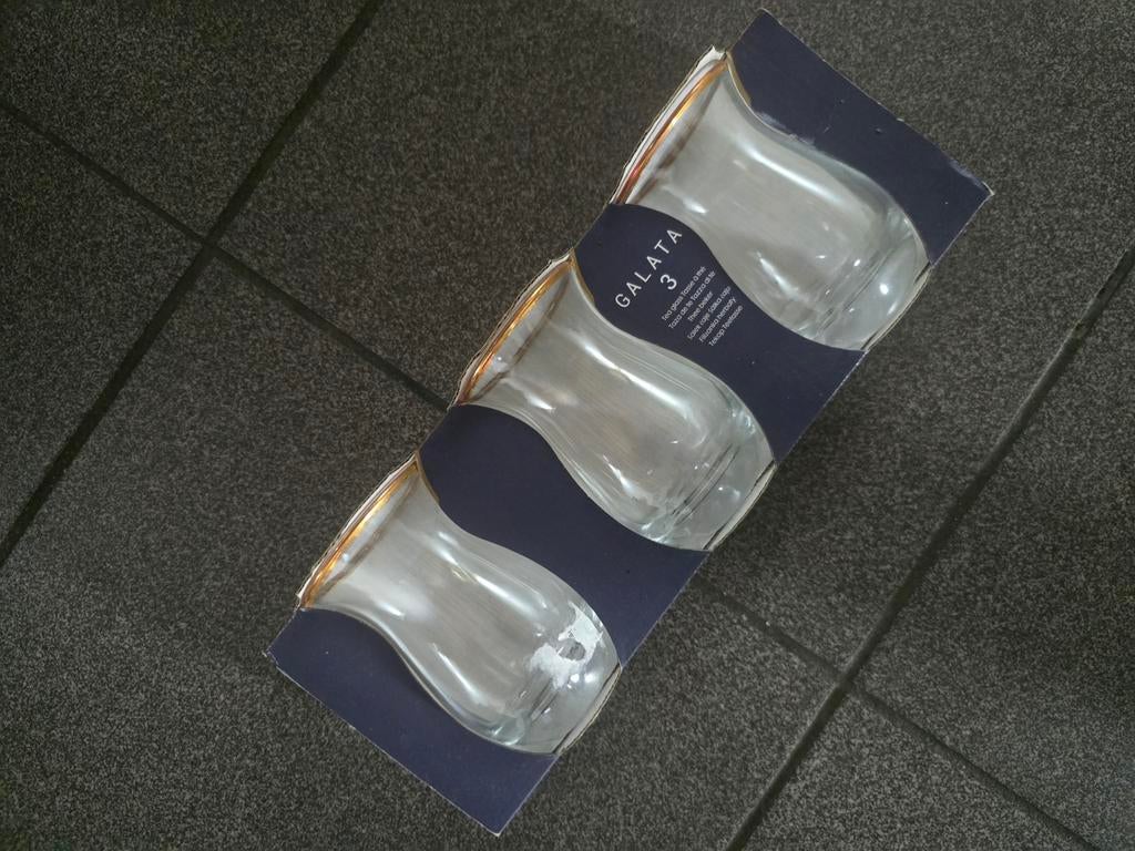 Thee glazen (nieuw), Ophalen