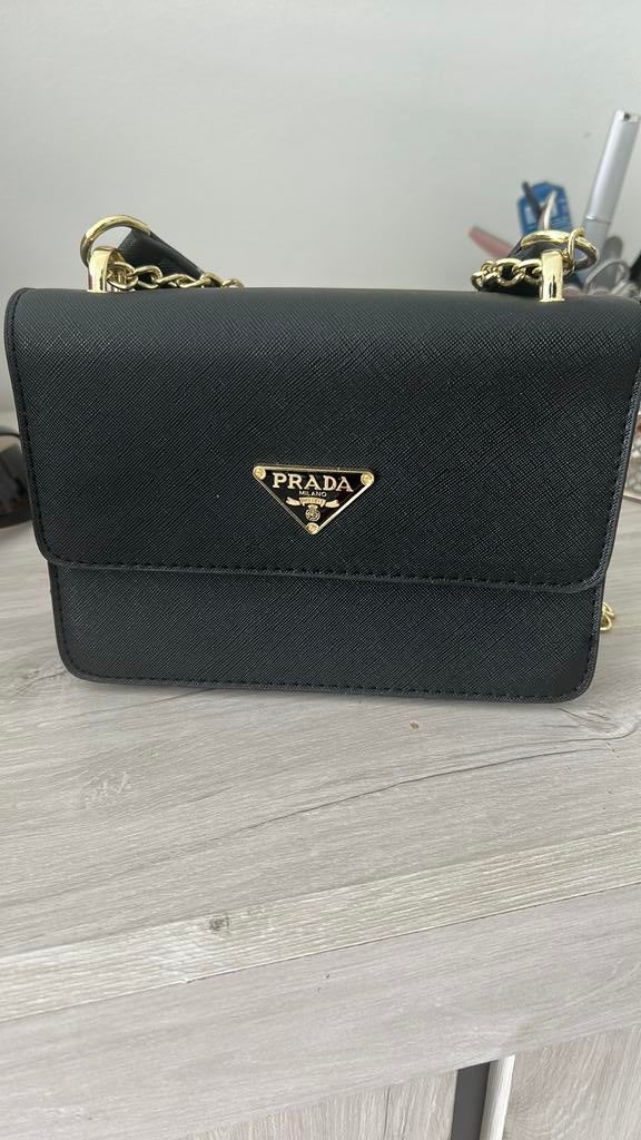 Prada tas, Ophalen, Zo goed als nieuw