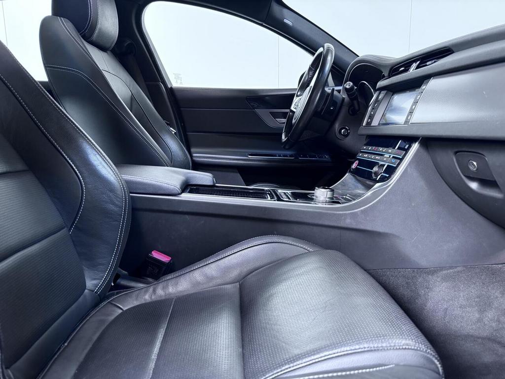 Jaguar XF 2.0d Autom. - R Sport - Pano - GPS - Topstaat!, Autos, Jaguar, 0 kg, Argent ou Gris, Achat, 0 kg