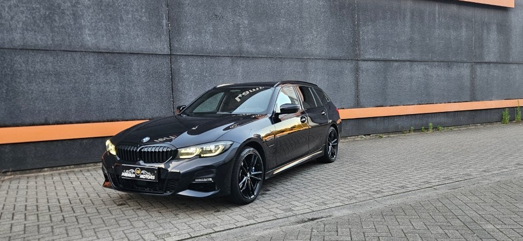 BMW 330eXAS ** INDIVIDUAL M PACK/LASER/PANO/360/ACC/HUD/H&k/, Automaat, Zwart, https://public.car-pass.be/vhr/b850df7f-f6f7-49a9-a5ed-3d0ab844b1b6