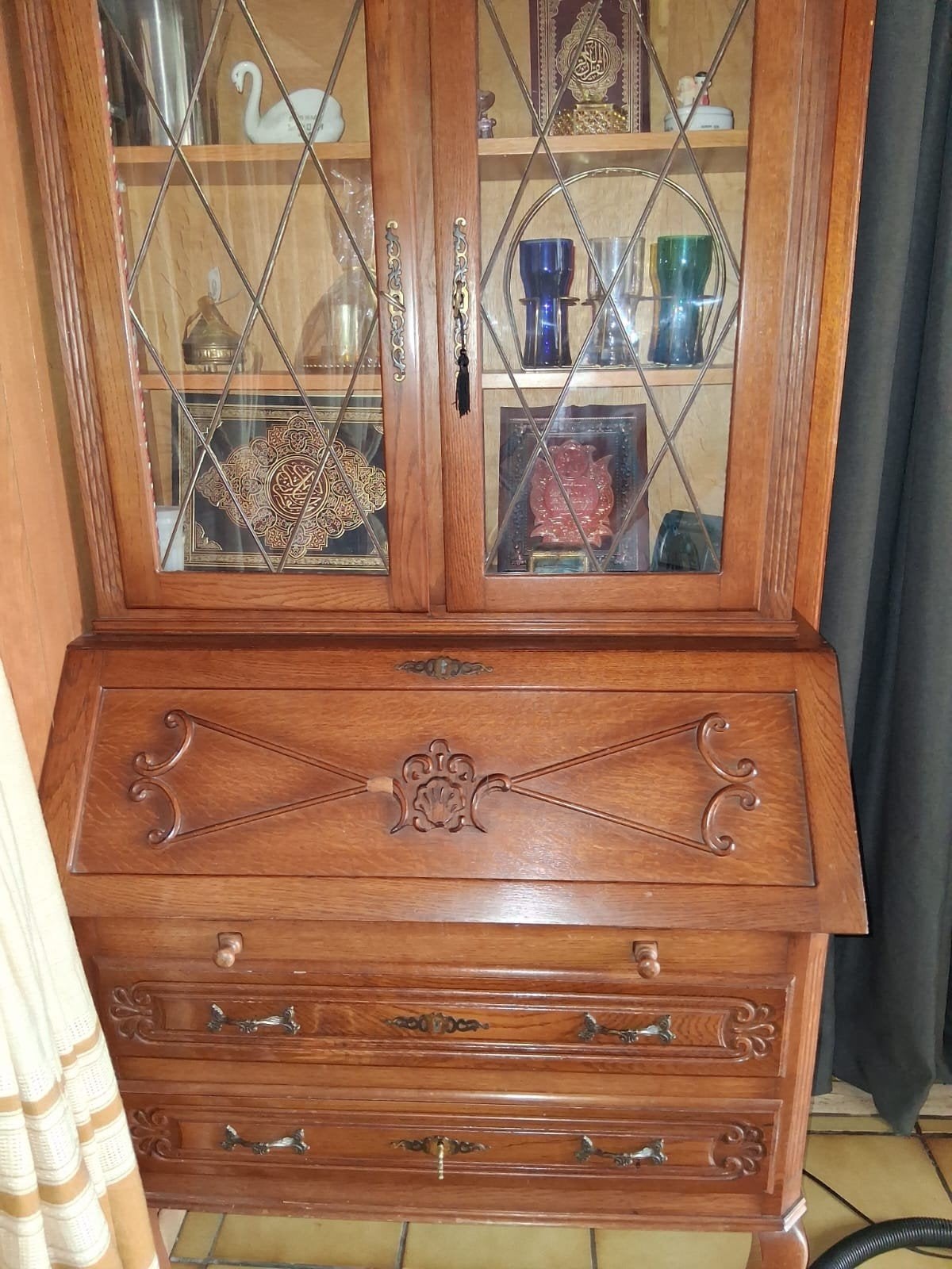 Klassieke houten secretaire / schrijftafel
Titel: Klassieke, Ophalen, Gebruikt, Antiek