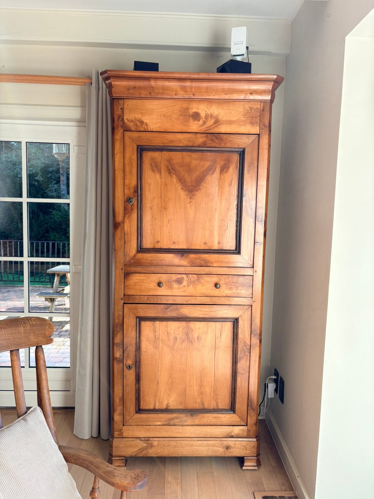 Hoge kast, Ophalen