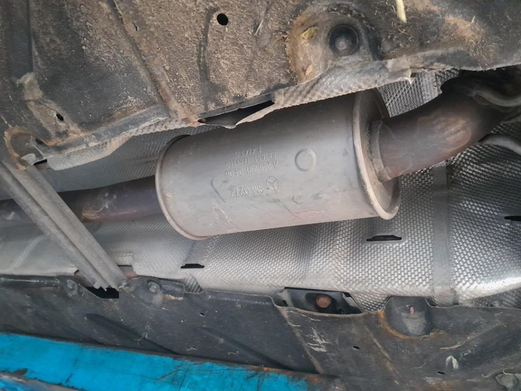 ÉCHAPPEMENT CENTRE SILENCIEUX CLA (117.3) (A2464910400), Utilisé, Mercedes-Benz