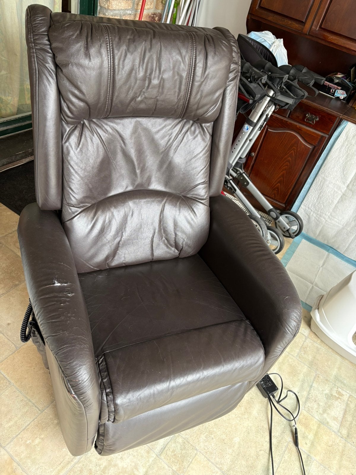 Fauteuil inclinable électrique avec fonction debout, Enlèvement, Utilisé, Cuir
