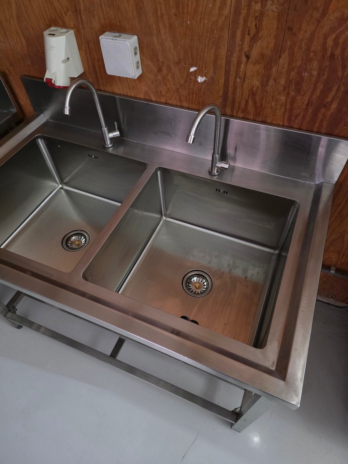 Splinternieuwe RVS pompbak, Tuin en Terras, Ophalen