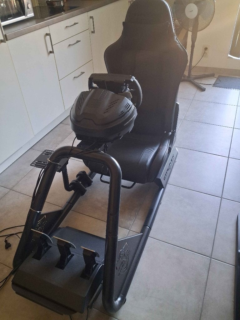 Racecockpit + Stuur + TV Houder, Computers en Software, Ophalen, Zo goed als nieuw, Trustmaster