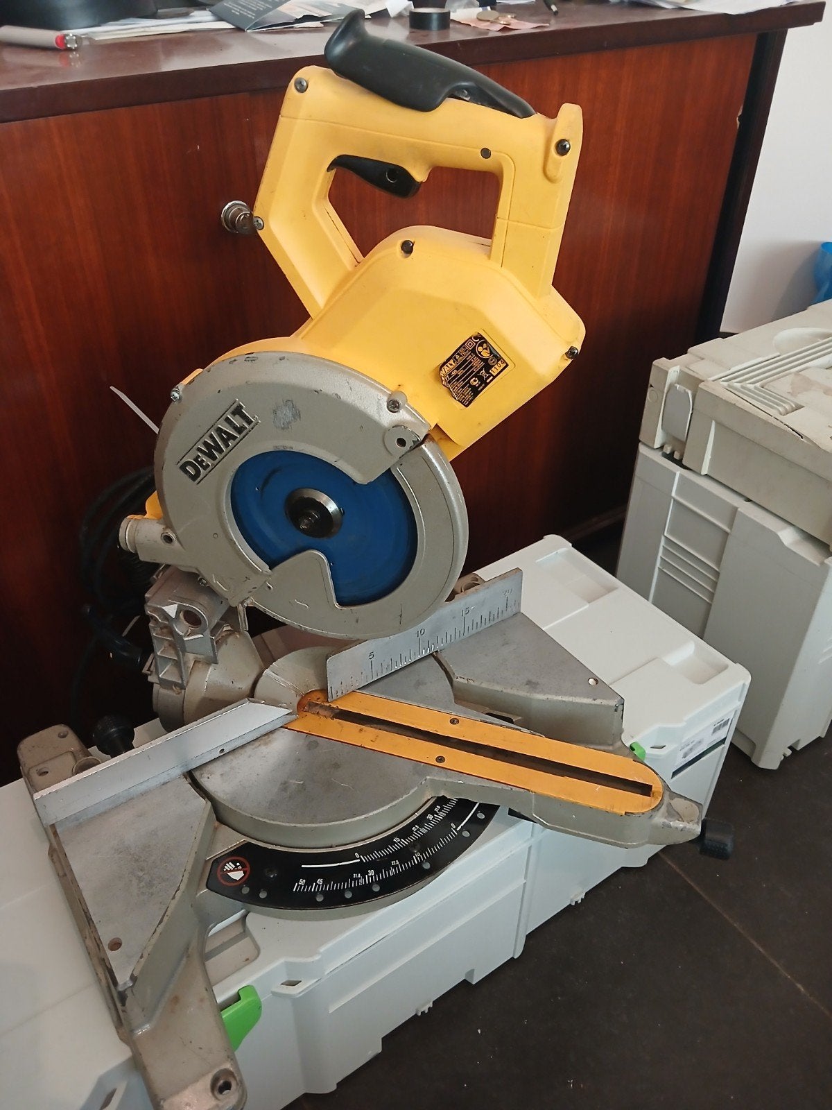 DEWALT - Radiale verstekzaag - DWS777-QS - Zaag met hoge pre, Ophalen, Gebruikt