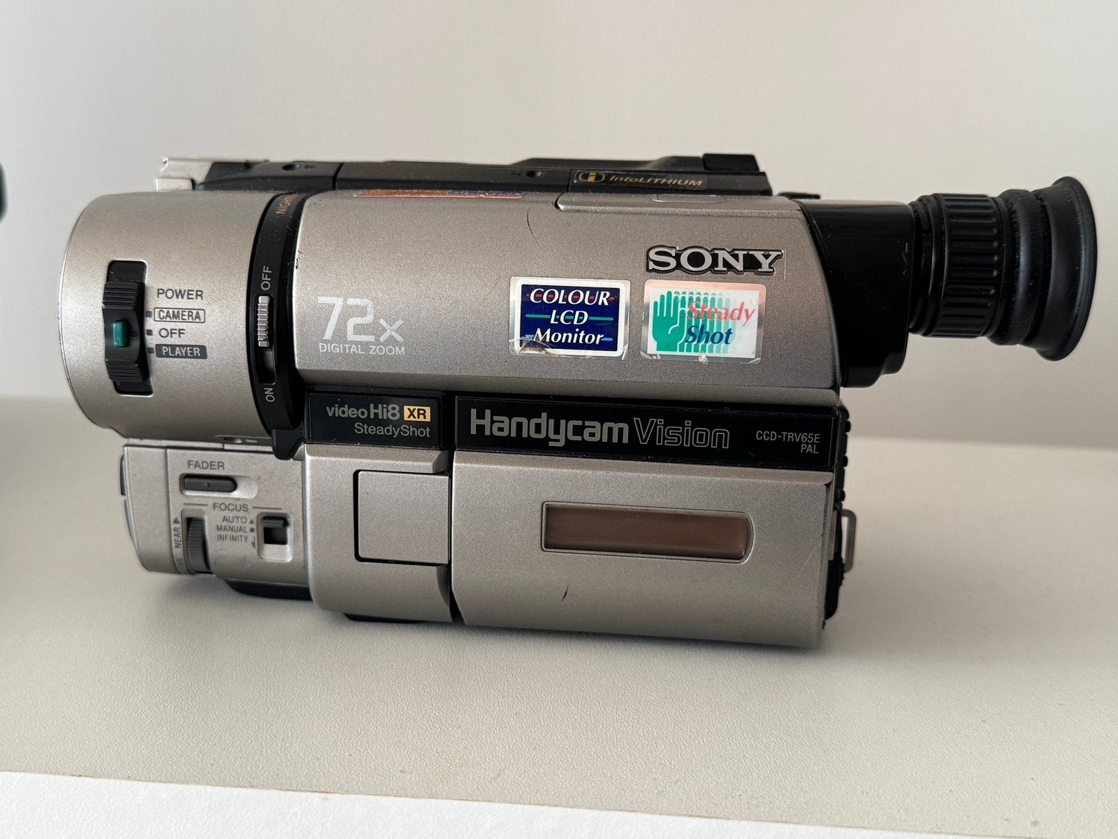 Camera Sony TRV65E / camera Hi8 video 8, Enlèvement ou Envoi, Hi 8, Caméra