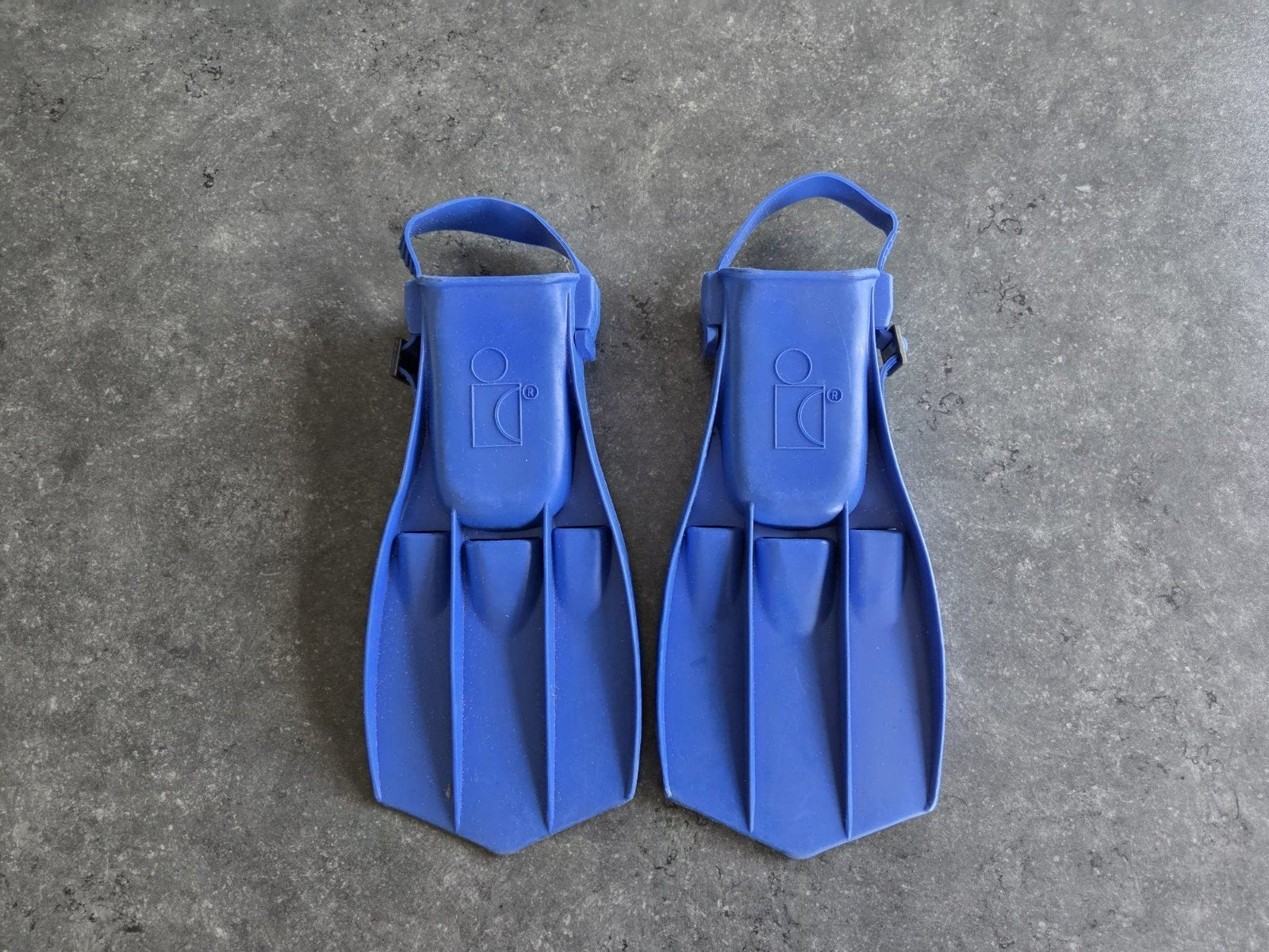 Blauwe zwemvliezen (flippers) maat UK 2 t/m 5 = EUR 34,5-38,, Ophalen of Verzenden