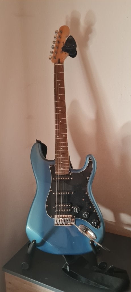 HUDSON Elektrische gitaar - 5 v.d 6 snaren aanwezig, Musique & Instruments, Instruments à corde | Guitares | Électriques, Enlèvement