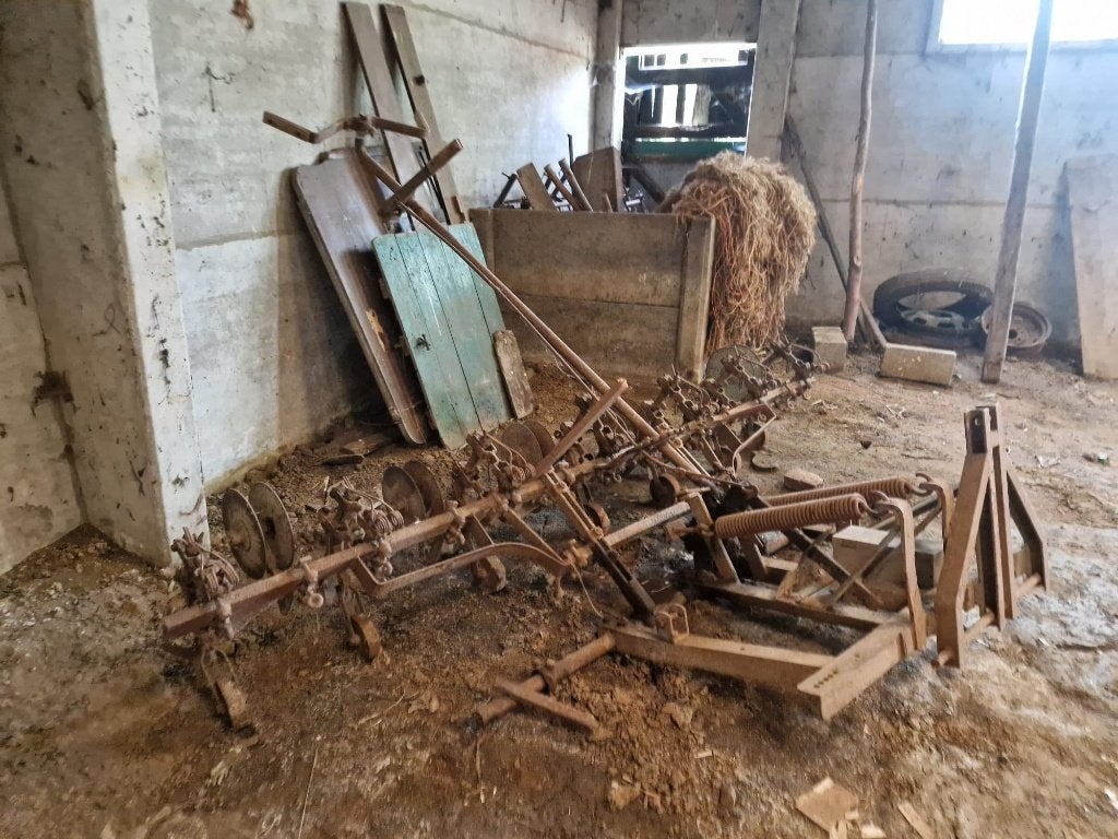 Antieke landbouwmachine/zaaimachine, Enlèvement, Cultures, Semer, Planter ou Lever