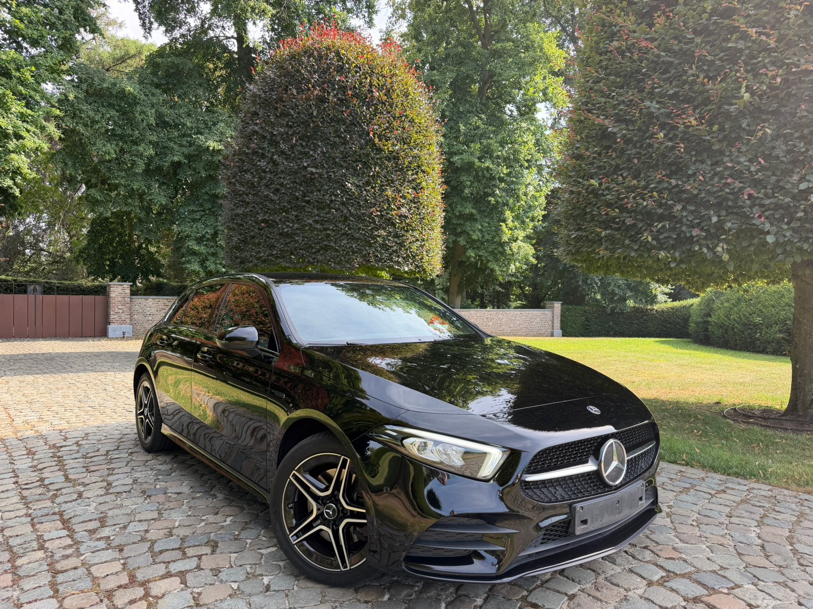 Mercedes A250e - AMG Pakket - 2020 - Hybride - Automaat, Automaat, Euro 6, Alcantara, Zwart