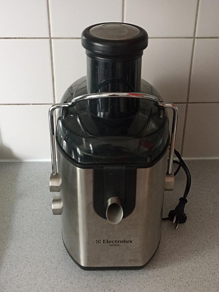 Extracteur de jus de fruits et légumes Electrolux easyjuice, Electroménager, Enlèvement, Utilisé, Électrique