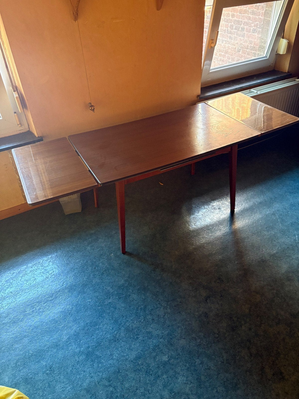 table, Enlèvement