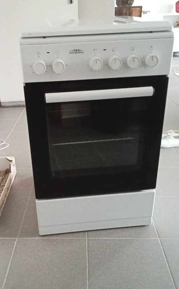 Electrisch fornuis met gebruikssporen (zie beschrijving), Elektronische apparatuur, Ophalen