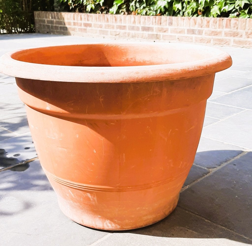Te koop: Handige bruine plastic bloempot van "Flair", Ophalen, Kunststof, Gebruikt, 40 cm of meer