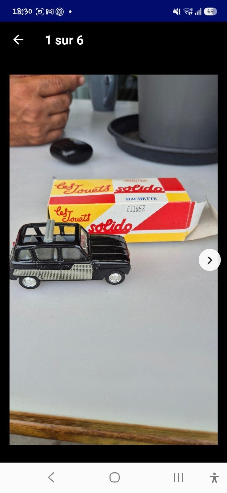 Voiture Renault 164 4litre noirs a vendre hachette 1/43, Enlèvement, Voiture