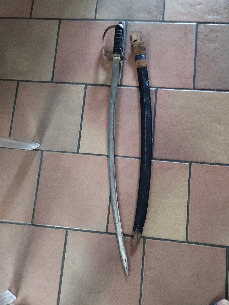Sabre indou., Enlèvement