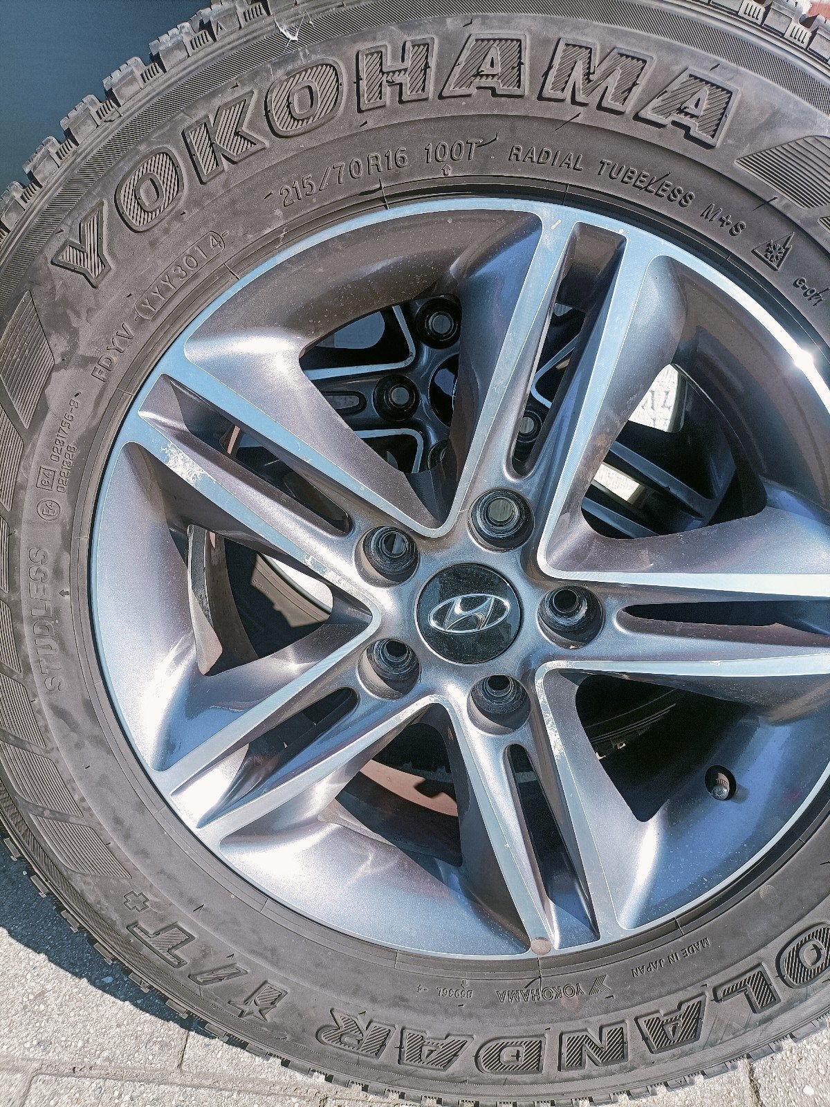 Hyundai Banden en velgen 250€, Auto-onderdelen, Banden en Velgen, Ophalen of Verzenden, Band(en)