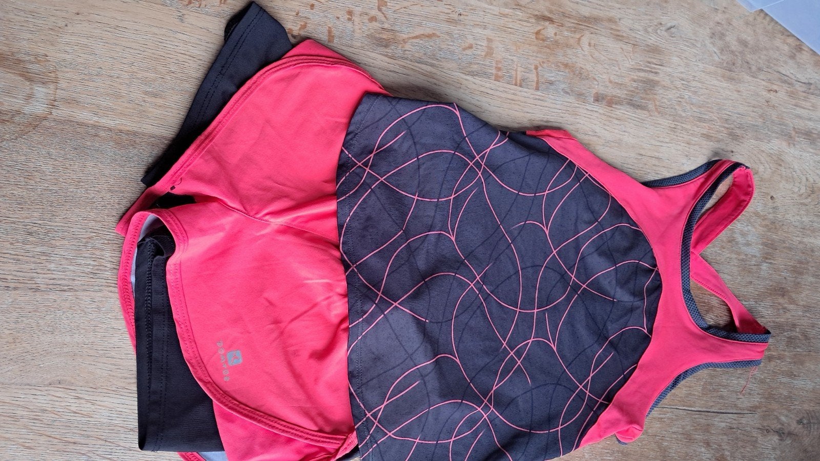 tenue de sport 110/116, Enlèvement ou Envoi, Comme neuf, DECATHLON., Fille