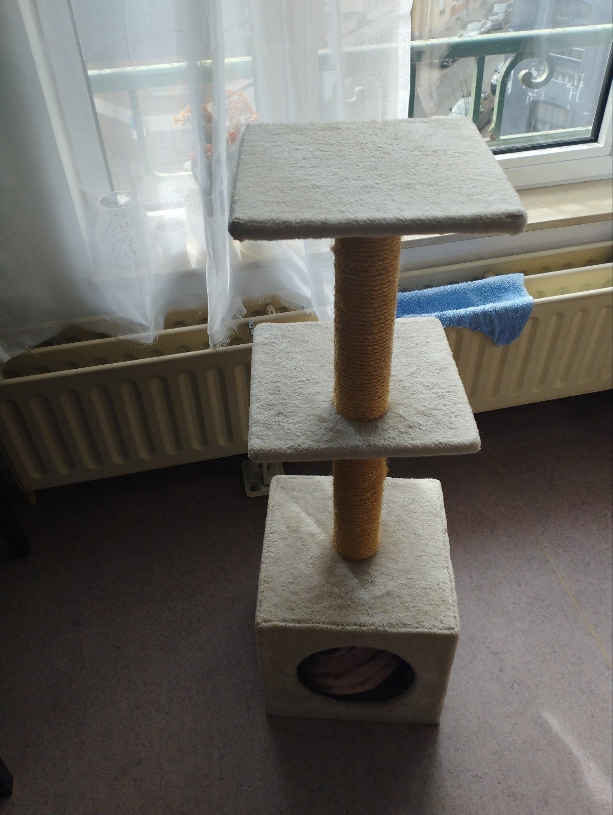 Zo goed als nieuwe krabpaal met kattenhuisje – Beige, Dieren en Toebehoren, Ophalen of Verzenden, Krabpaal