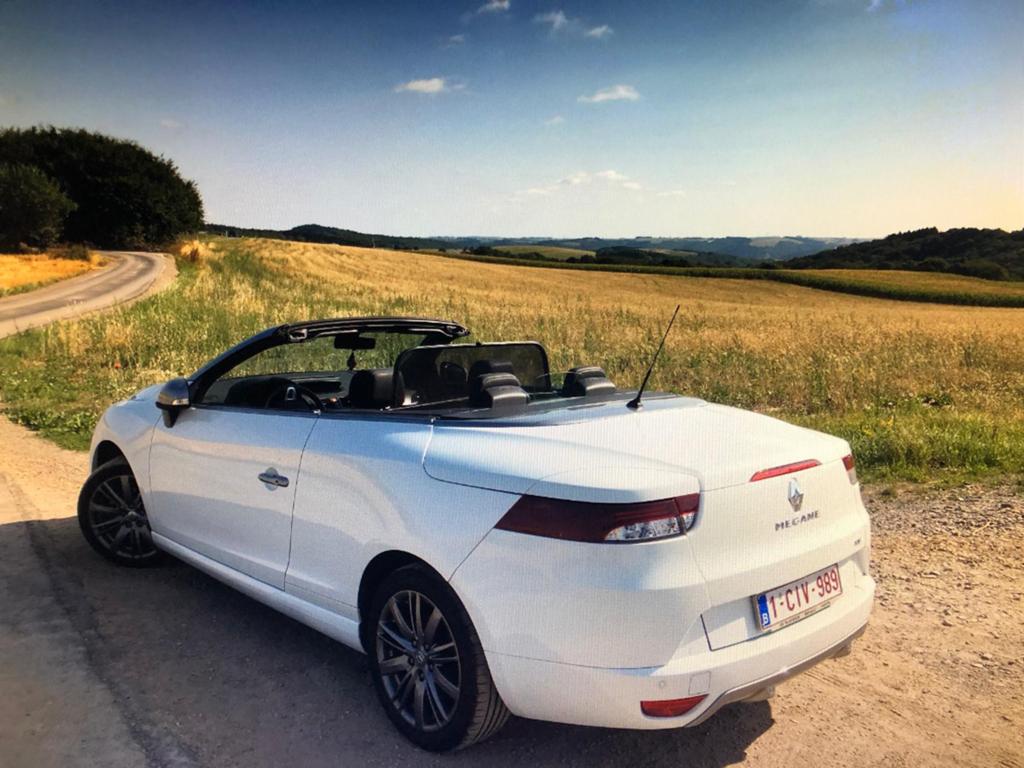 Renault Mégane CC 1.6 Diesel, 2011, 130.000 km – defect, Autos, 110 kW, Cabriolet, Noir, Tissu